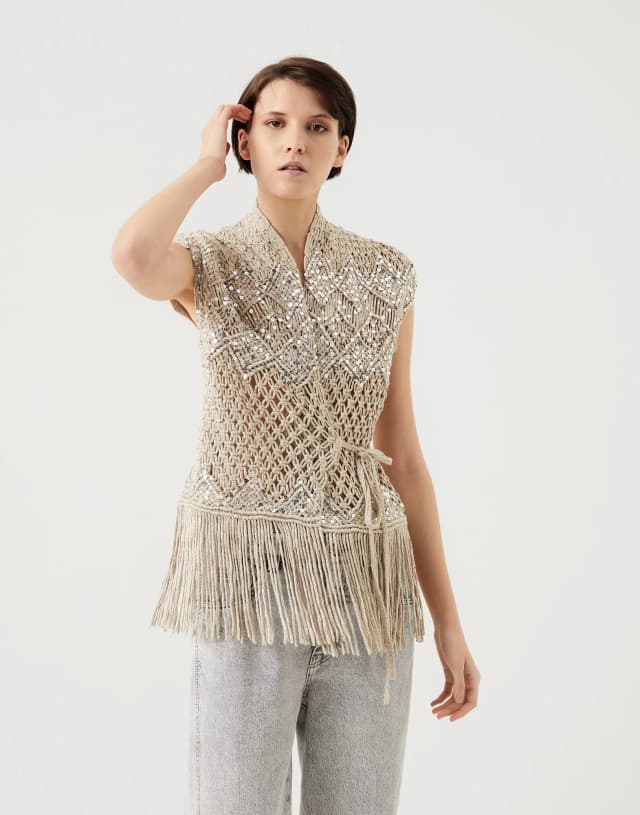 Макраме в моде: как древнее искусство плетения покоряет мир высокой моды